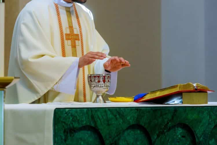 Symbolika naczyń liturgicznych w kościele katolickim